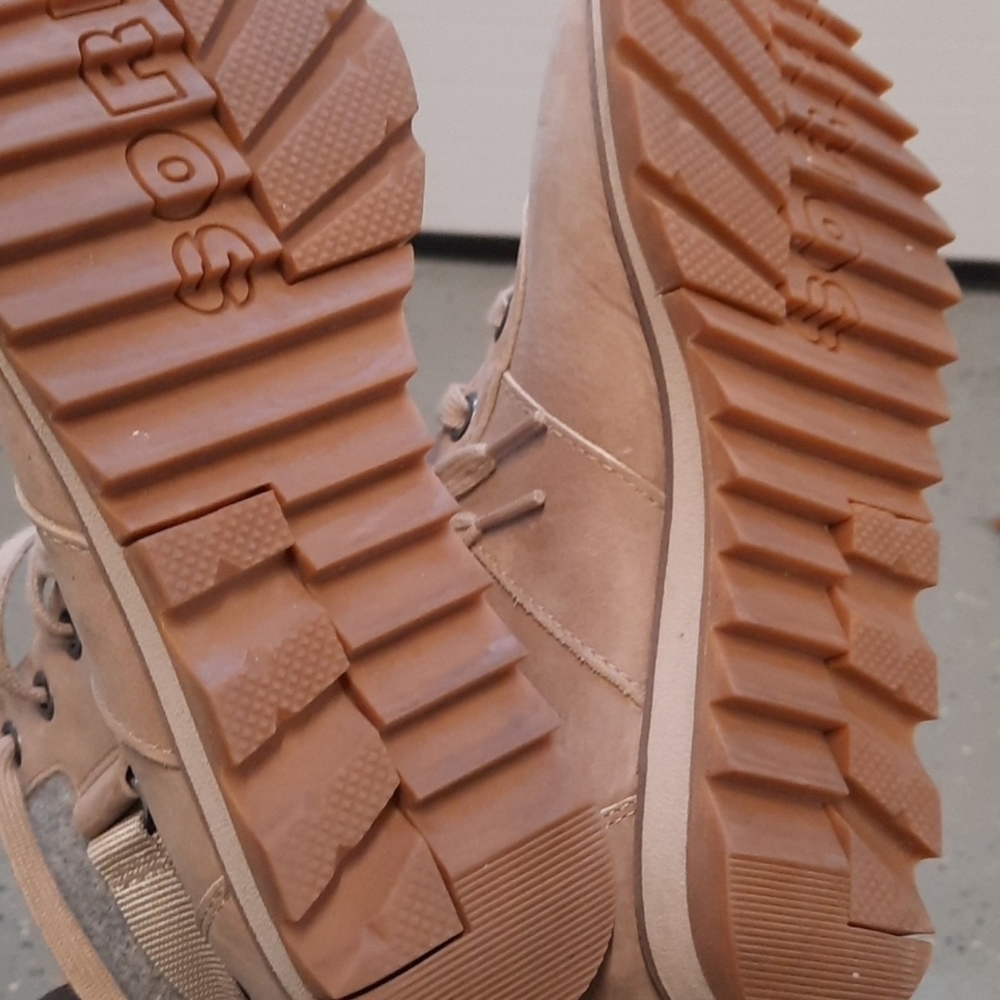 Womens Sorel boots - Picture 2 of 9